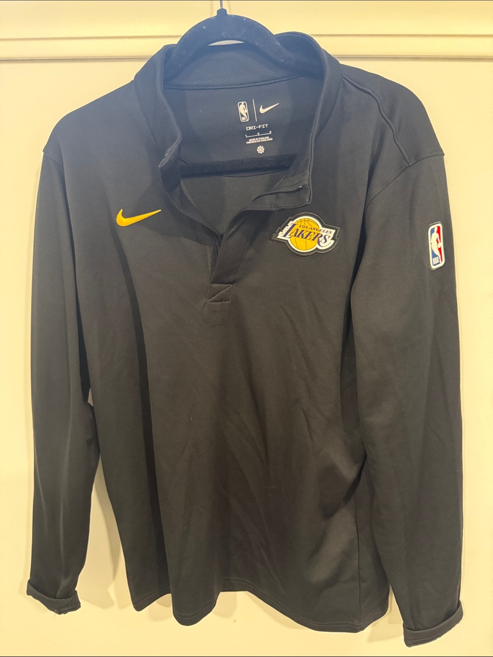 Nike Black Los Angeles Lakers Long-Sleeve Pullover with Gold Accents